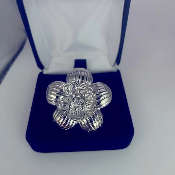 Vintage Crystal Silver Flower Brooch - Picture 3 of 7